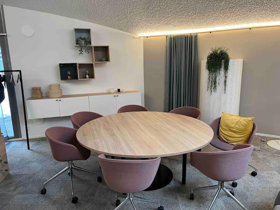 Brand New Modern Condo Built-In Mall Of Tripla 헬싱키 외부 사진