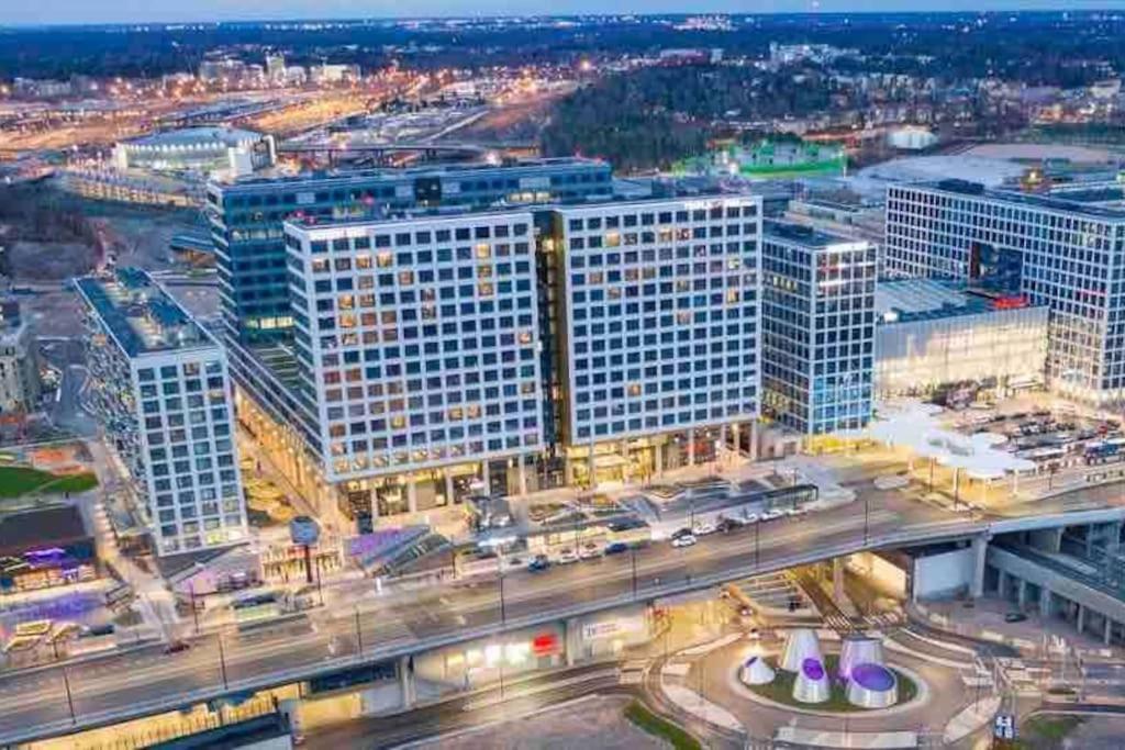 Brand New Modern Condo Built-In Mall Of Tripla 헬싱키 외부 사진