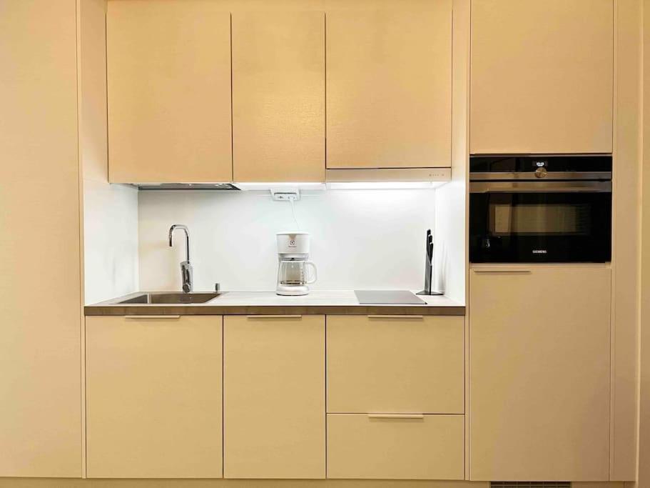 Brand New Modern Condo Built-In Mall Of Tripla 헬싱키 외부 사진