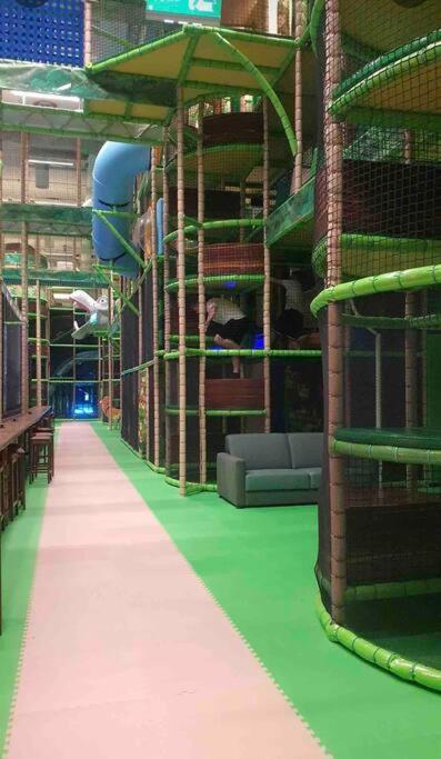 Brand New Modern Condo Built-In Mall Of Tripla 헬싱키 외부 사진